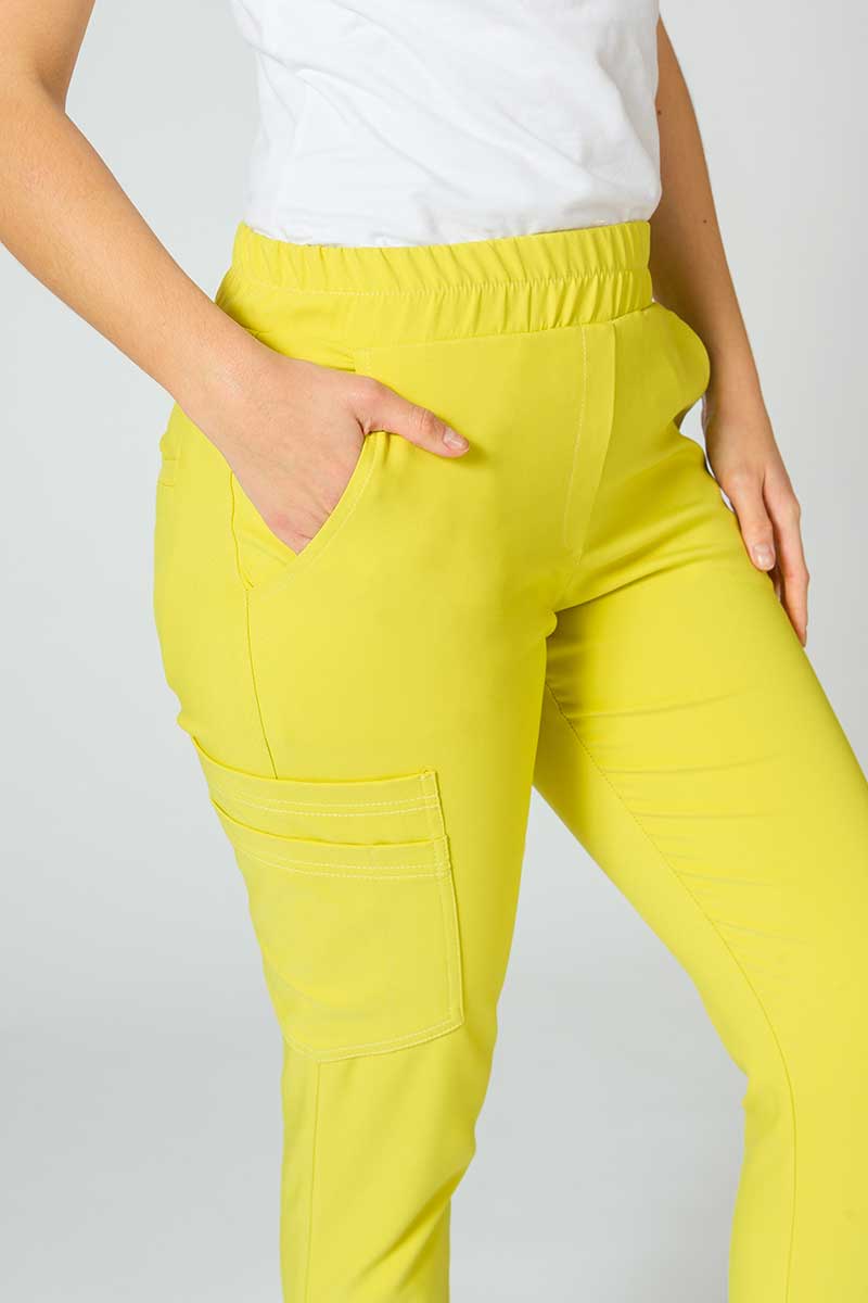 Lekárska súprava Sunrise Uniforms Premium (blúzka Joy, nohavice Chill) žltá-10