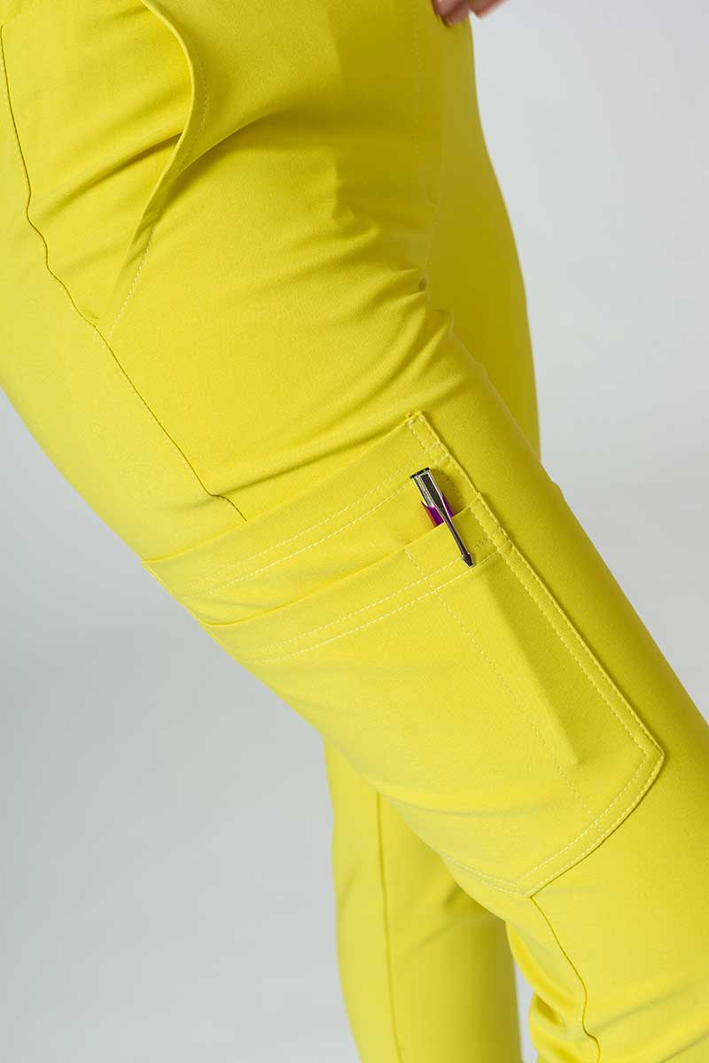 Zdravotnická súprava Sunrise Uniforms Premium (blúzka Joy, nohavice Chill) žltá-11