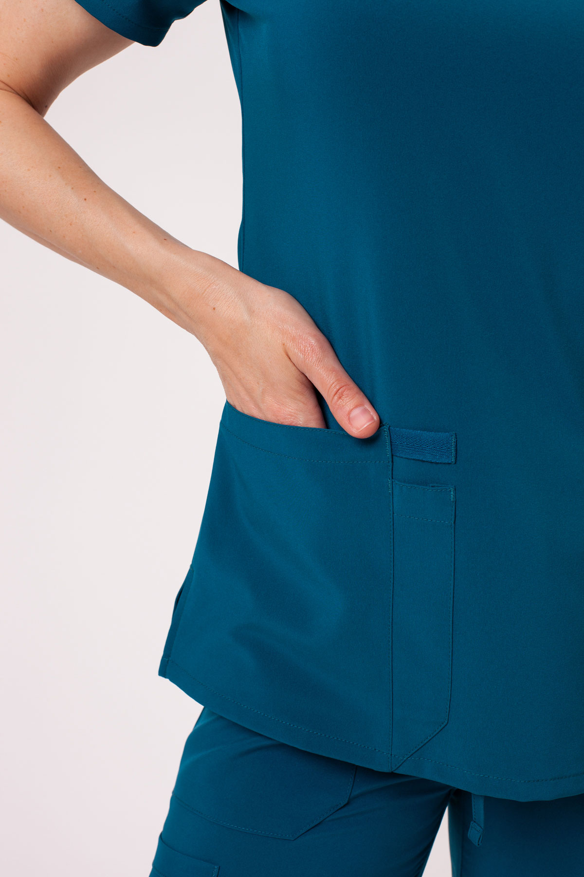 Dámska lekárska blúza Dickies EDS Essentials V-Neck karaibsky modrá-3
