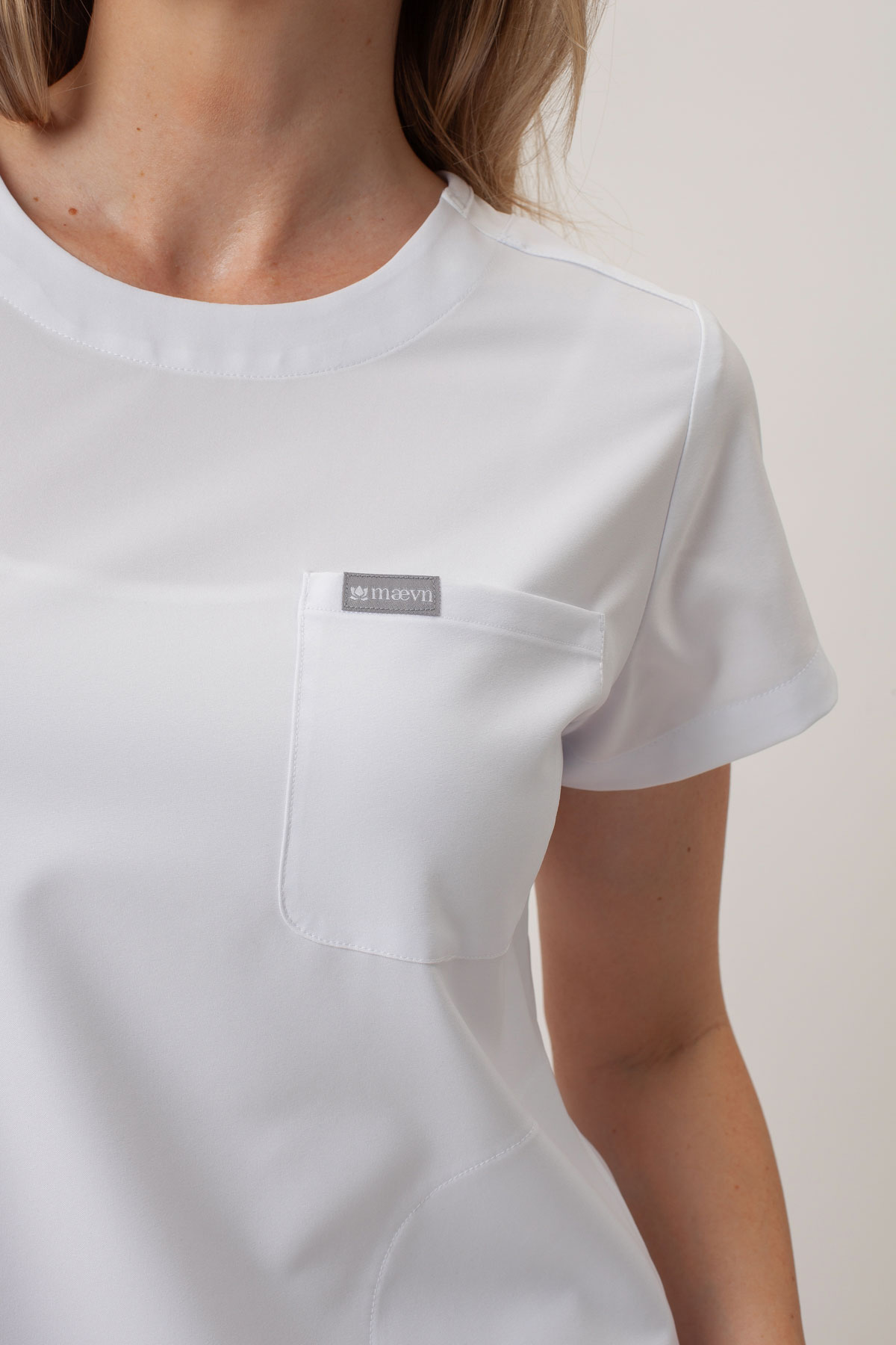 Dámska lekárska blúza Maevn Momentum Round Neck biela-5