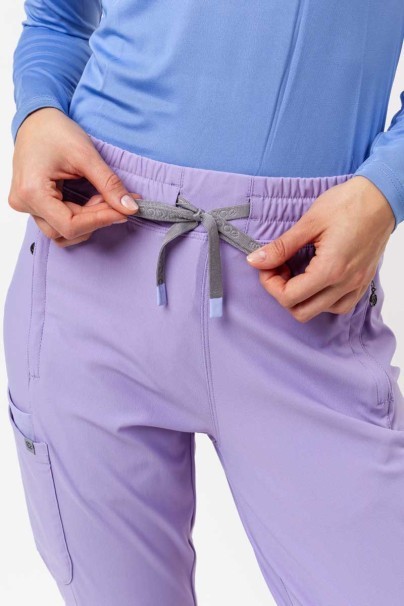 Lekárska dámska súprava Maevn Embrace (blúzka Luna, nohavice Nora) levanďulová-16