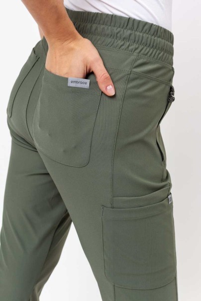 Lekárska dámska súprava Maevn Embrace (blúzka Luna, nohavice Nora) olivková-13