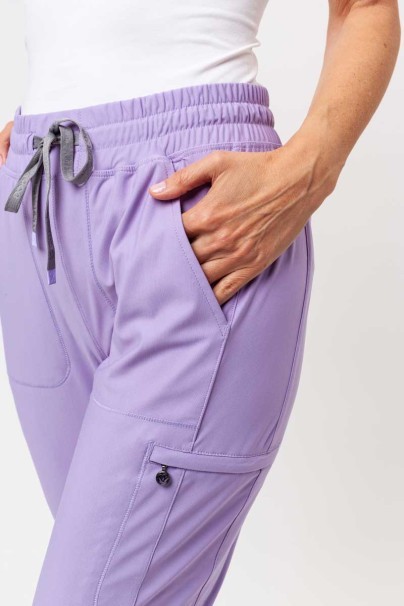 Lekárska dámska súprava Maevn Embrace (blúza Zoe, nohavice Mia) levanďulová-11