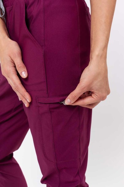 Lekárska dámska súprava Maevn Embrace (blúza Zoe, nohavice Mia) čerešňová červená-11