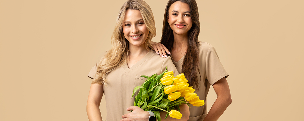 Dress code v estetickej medicíne a beauty segmente – zdravotnícke šaty, súpravy a prémiové plášte
