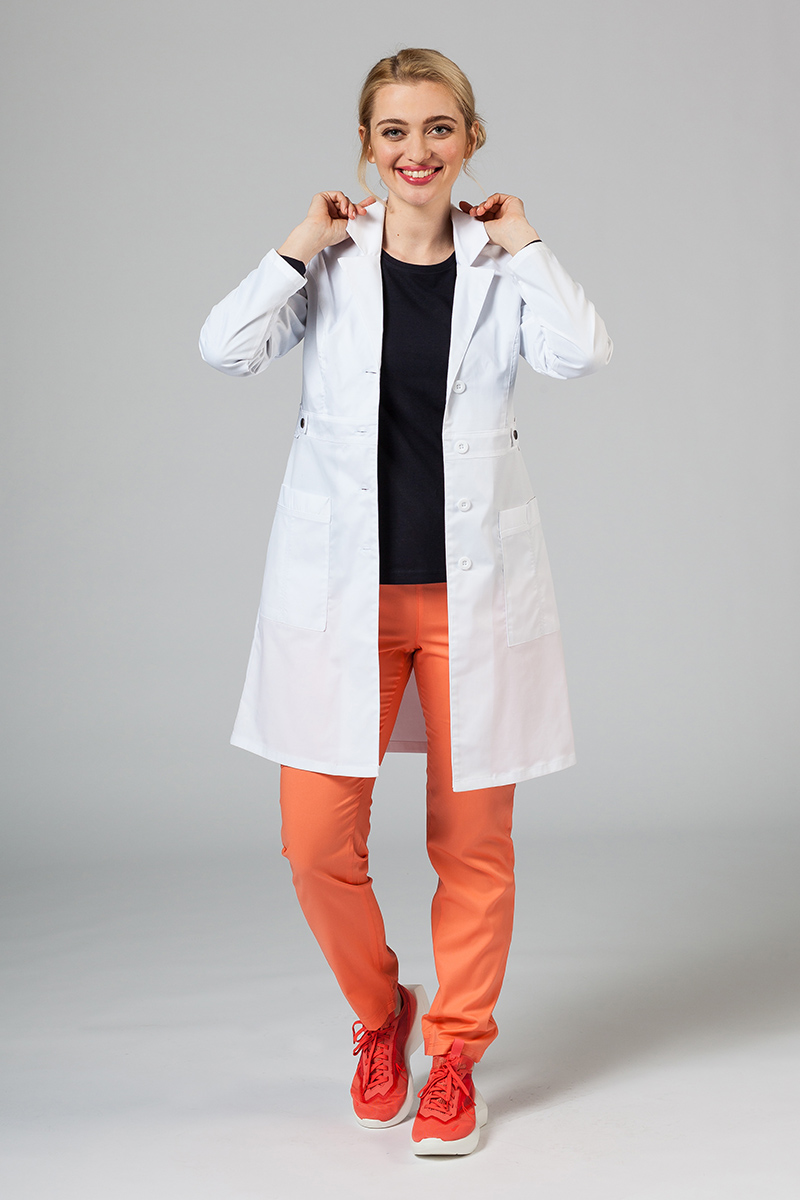 Lekársky plášť Adar Uniforms Tab-Waist biely (elastický)
