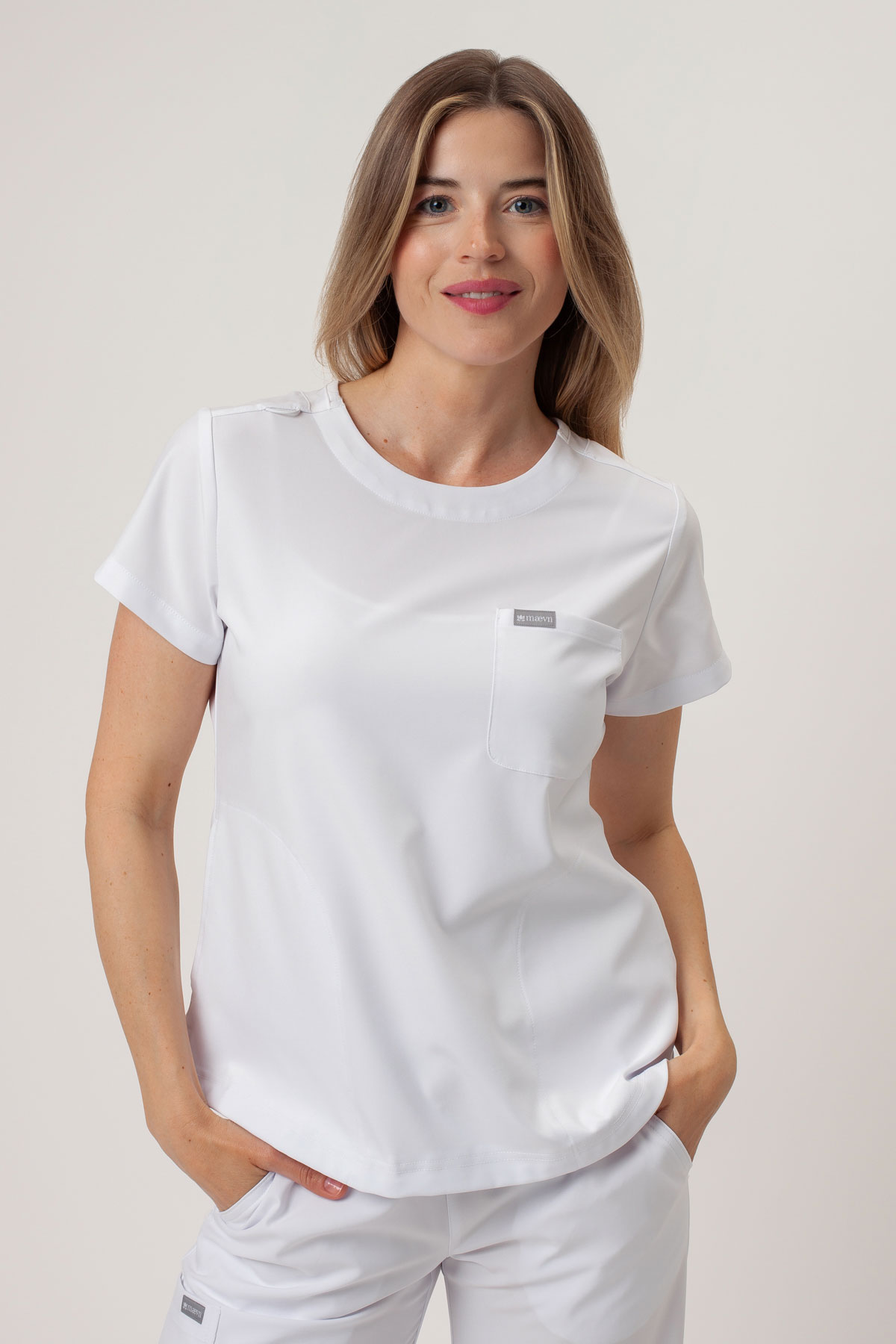 Dámska lekárska blúza Maevn Momentum Round Neck biela
