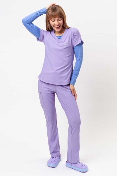 Lekárska dámska súprava Maevn Embrace (blúzka Luna, nohavice Nora) levanďulová-1