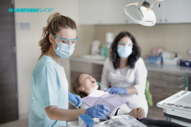 Aké sú požiadavky na zubného asistenta?