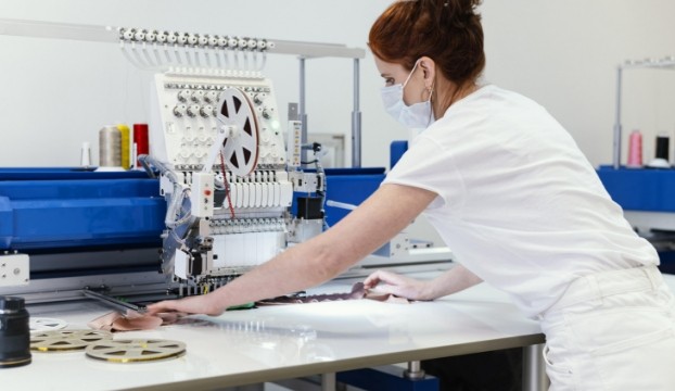 Výšivky a potlače